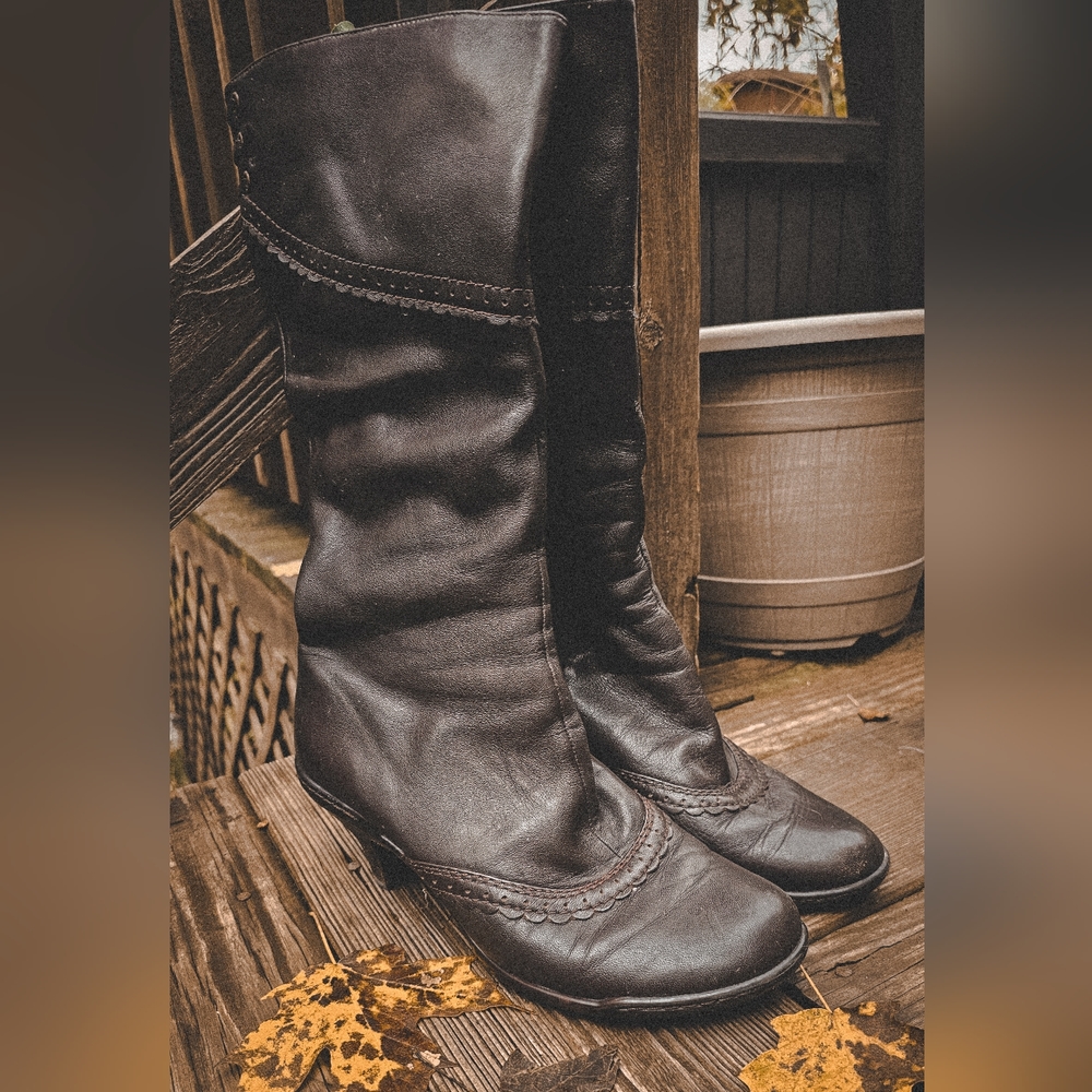 Sofft Leather womens boots, size 8, deep coffee brown, vintage look, retro look - Picture 1 of 5